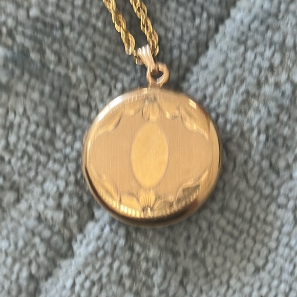 Vintage 12k gold filled locket necklace - Picture 2 of 7